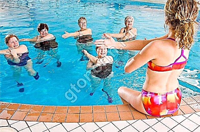 Ngojay ngirangan beurat awak: kumaha ngojay di kolam renang pikeun ngirangan beurat awak
